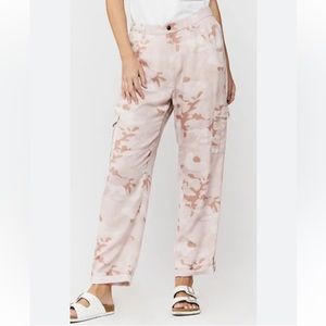Velvet Heart Women Ash Pink Camo Cargo Pants Size XS